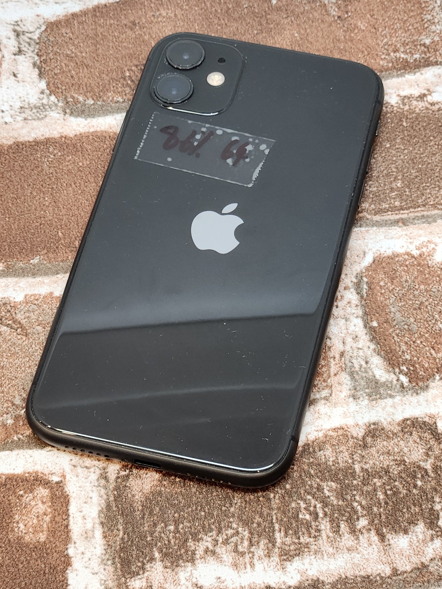 Pre-Owned iPhone 11 unlocked 64GB good condition Black