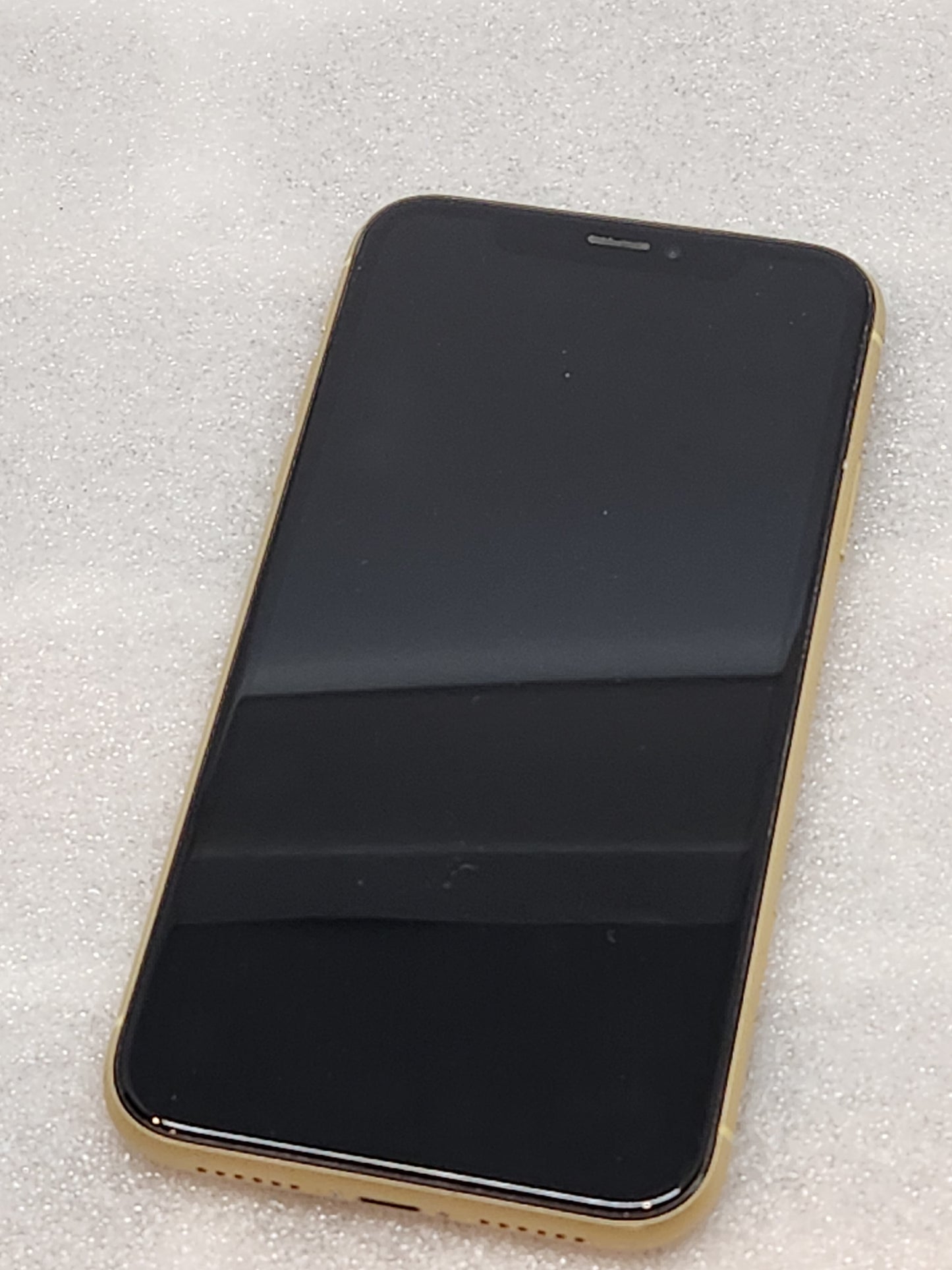 used iphone xr 128GB yellow unlocked Good condition