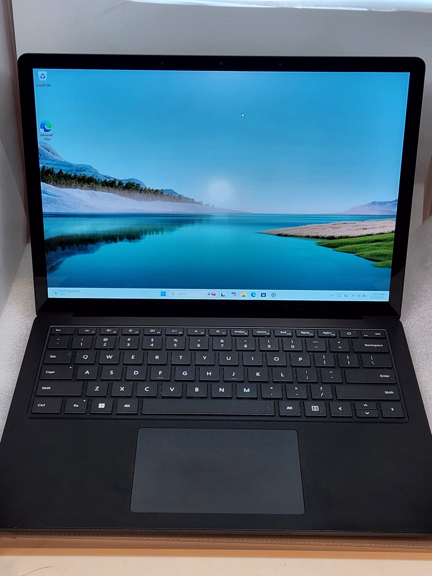 Refurbished Microsoft Surface Laptop 4 (13-inch) i7 3.0GHz (11th gen, 16gb ram, 256gb ssd),black