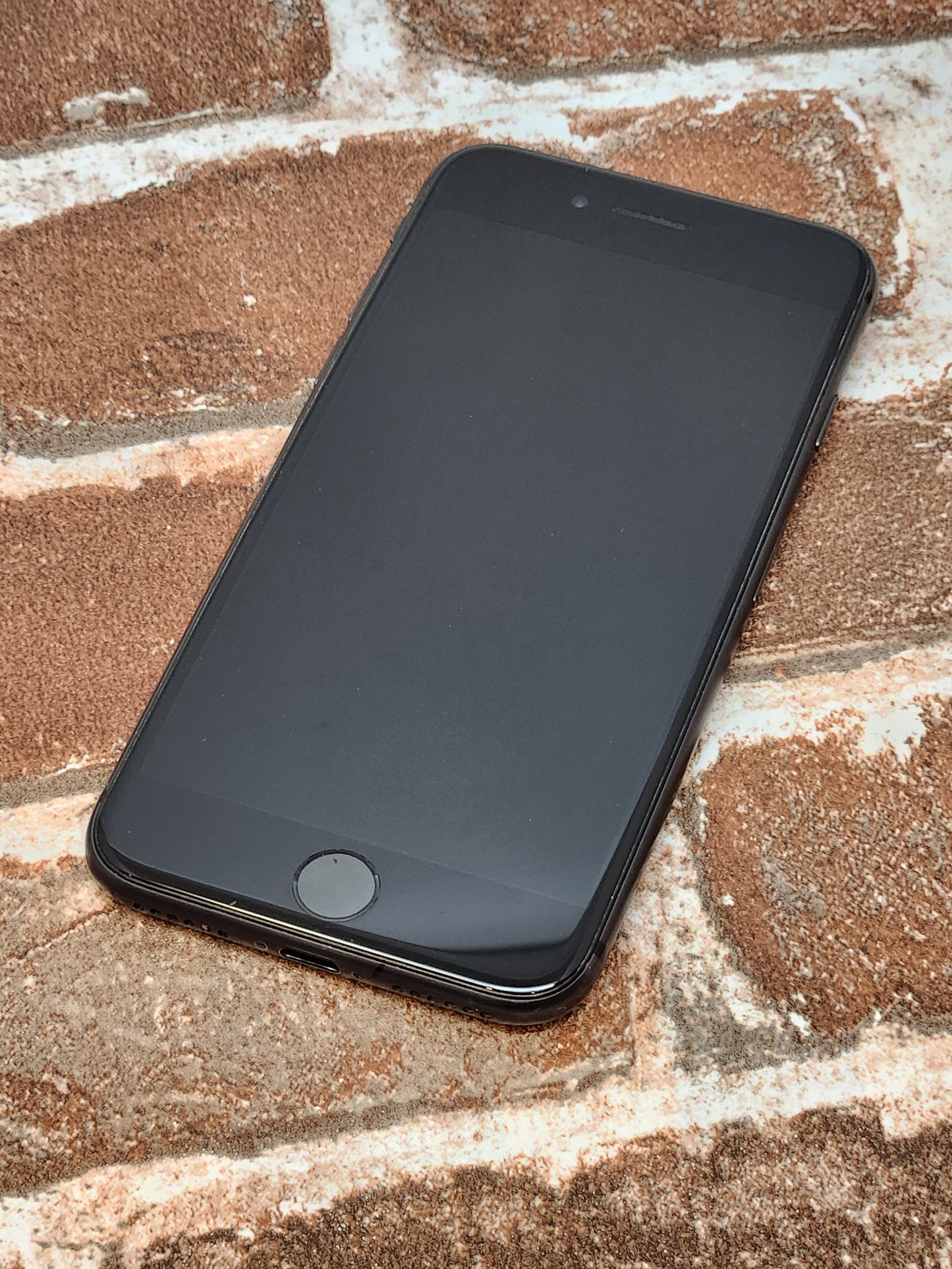 used iPhone SE 2nd Gen  unlocked 128GB black  Good condition