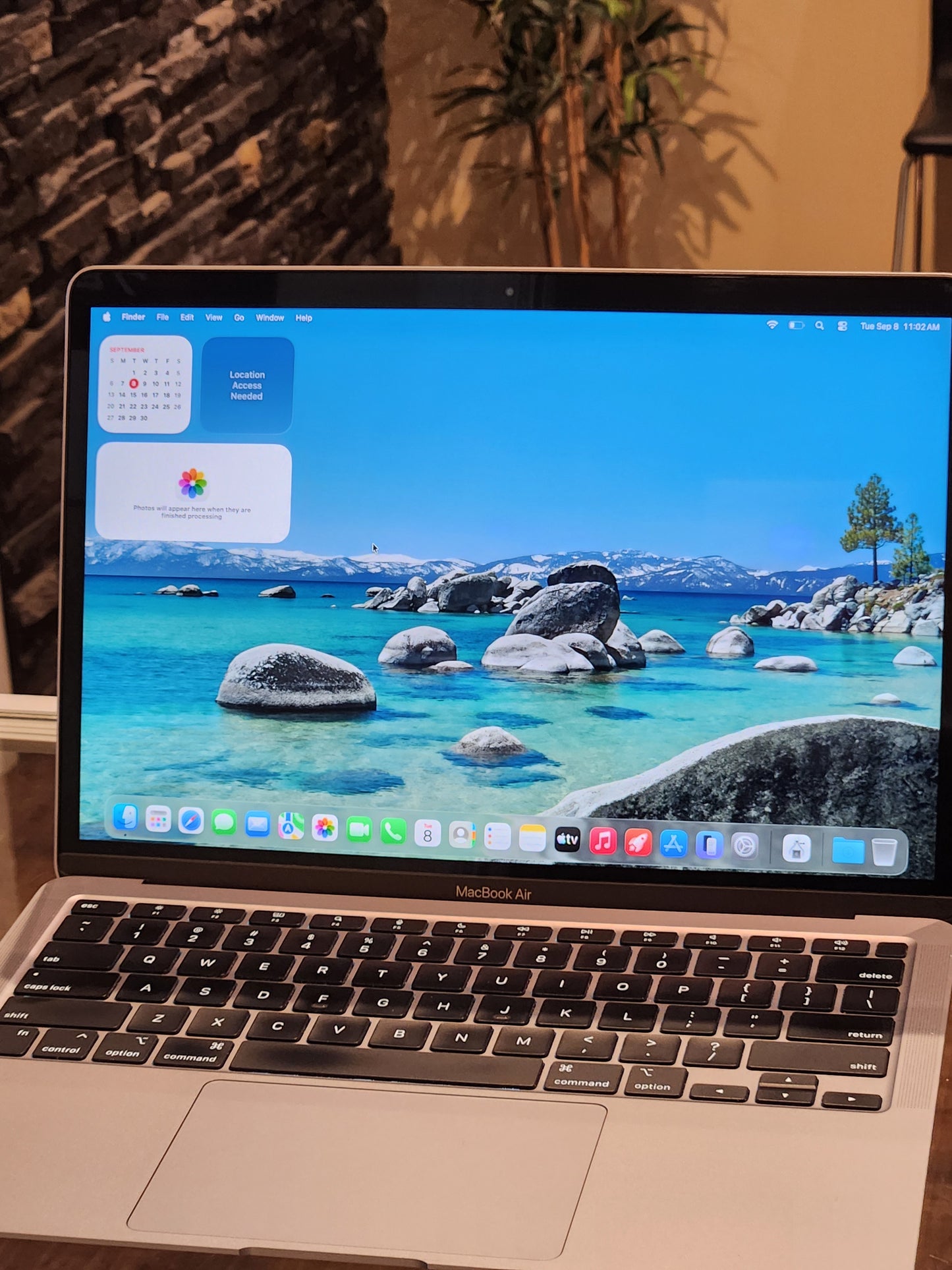 Refurbished MacBook Air M1 (2020) – 8GB RAM, 256GB SSD, MacOS 26.  Space Grey