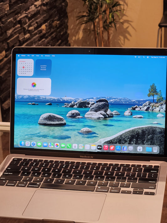 Refurbished MacBook Air M1 (2020) – 8GB RAM, 256GB SSD, MacOS 26.  Space Grey