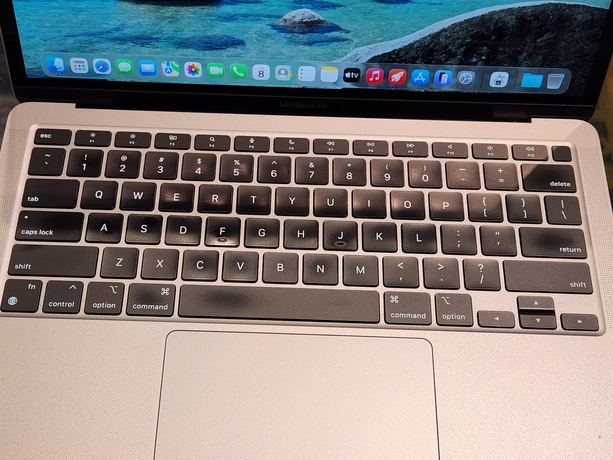 Refurbished MacBook Air M1 (2020) – 8GB RAM, 256GB SSD, MacOS 26.  Space Grey