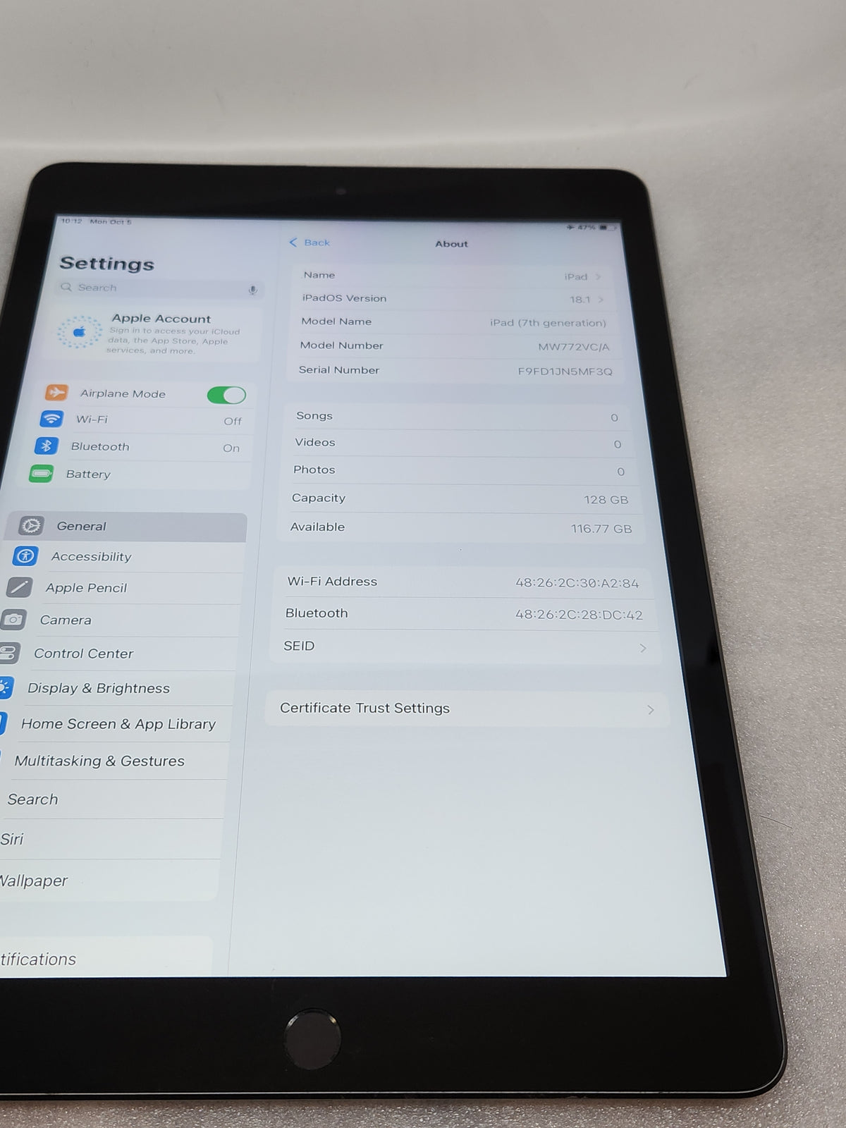 iPad 7th Gen, 128GB, WIFI ONLY Space Grey.  9/10 condition. iOS=18