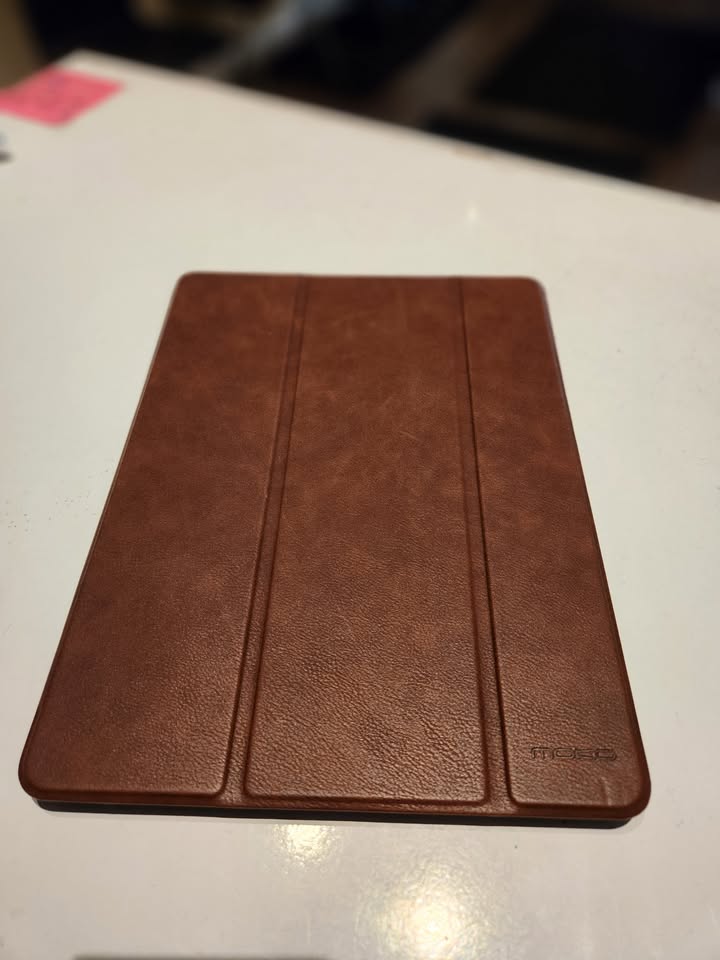 iPad Air 3 (Wi-Fi + Cellular) –64GB, Space Grey, Includes New Case, Fully Functional, refurbished. READ*