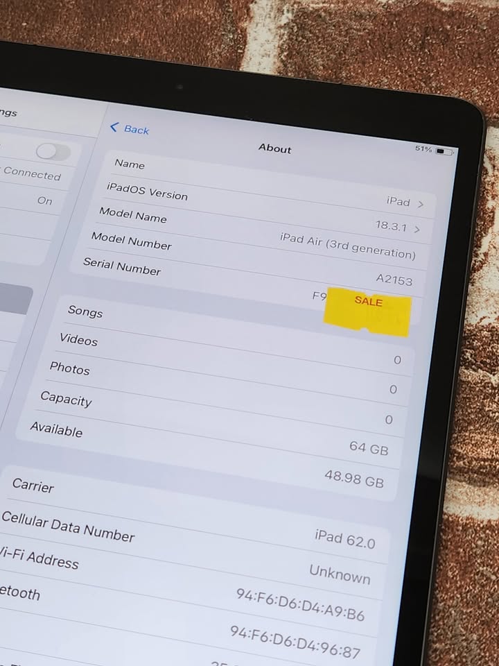 iPad Air 3 (Wi-Fi + Cellular) –64GB, Space Grey, Includes New Case, Fully Functional, refurbished. READ*