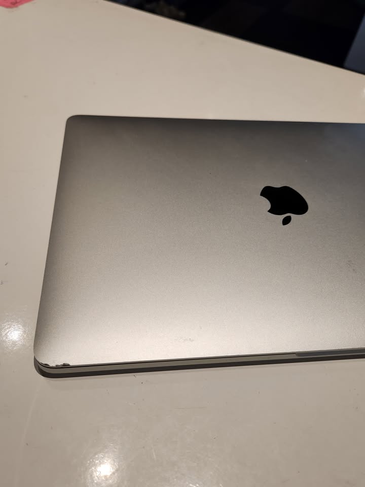Refurbished MacBook Pro 13" (2017) – i5, 16GB RAM, 256GB SSD, Ventura, Silver color