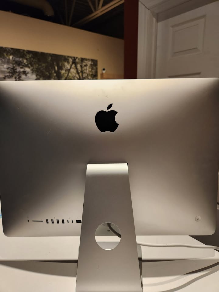 iMac 21.5-inch (2017) – Intel Core i5, 8GB RAM, 240GB SSD. Refurbished. Good Condition!  Pickup Only