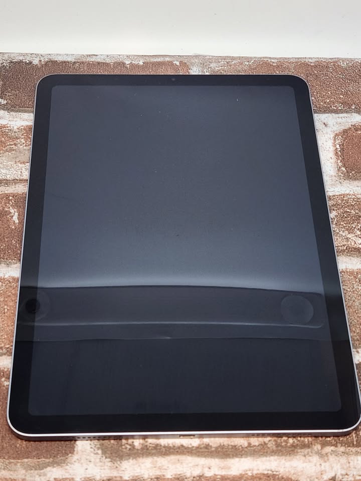 refurbished iPad Air 4th Gen (2020) – Sky Blue, 64GB, Wi-Fi, Good Condition!