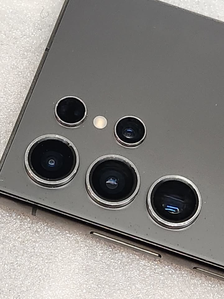 pre owned Samsung Galaxy S24 Ultra 5G (256GB) , S Pen, Unlocked - Black, good condition