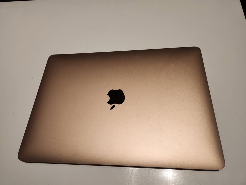 Refurbished MacBook Air M1 (2020) – 8GB RAM, 256GB SSD, RoseGold color, MacOS 26.