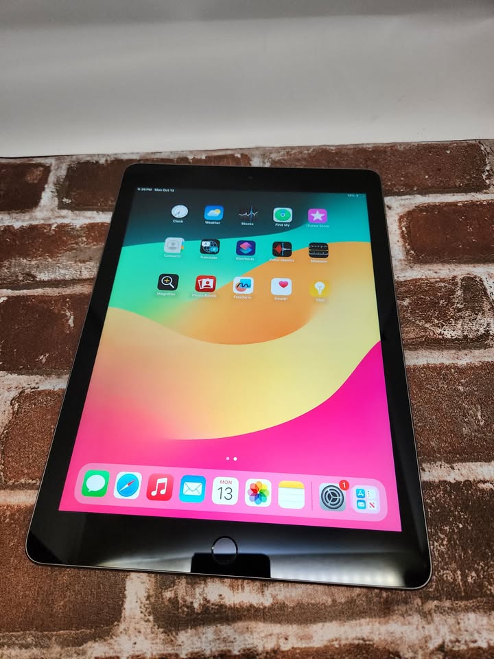 iPad 6th Gen, 128 GB, WIFI + Cellular, Space Grey.  9/10 condition. iOS=17