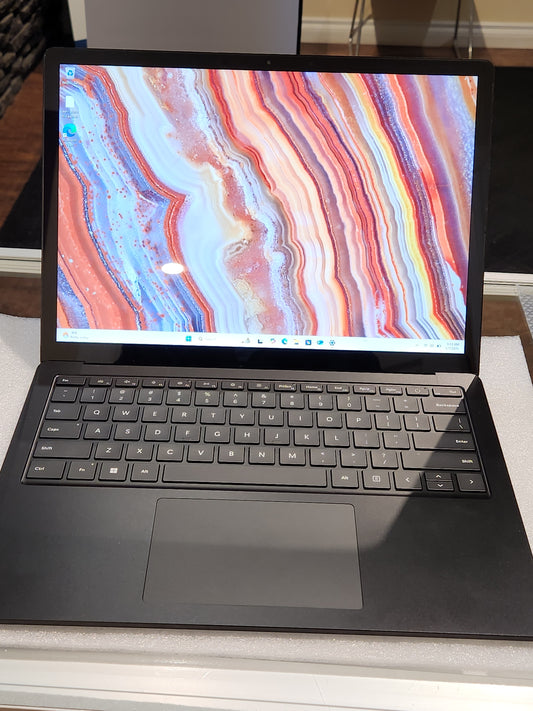 Refurbished Microsoft surface laptop 5 (13inch i5-12gen 16gb ddr5 256gb ssd). Good condition