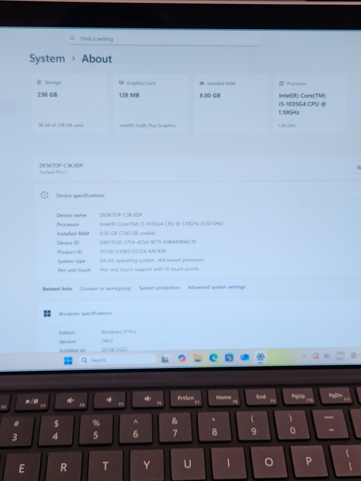 Refurbished Microsoft Surface Pro 7 (i5-10gen 8gb ram 256gb ssd ) good condition