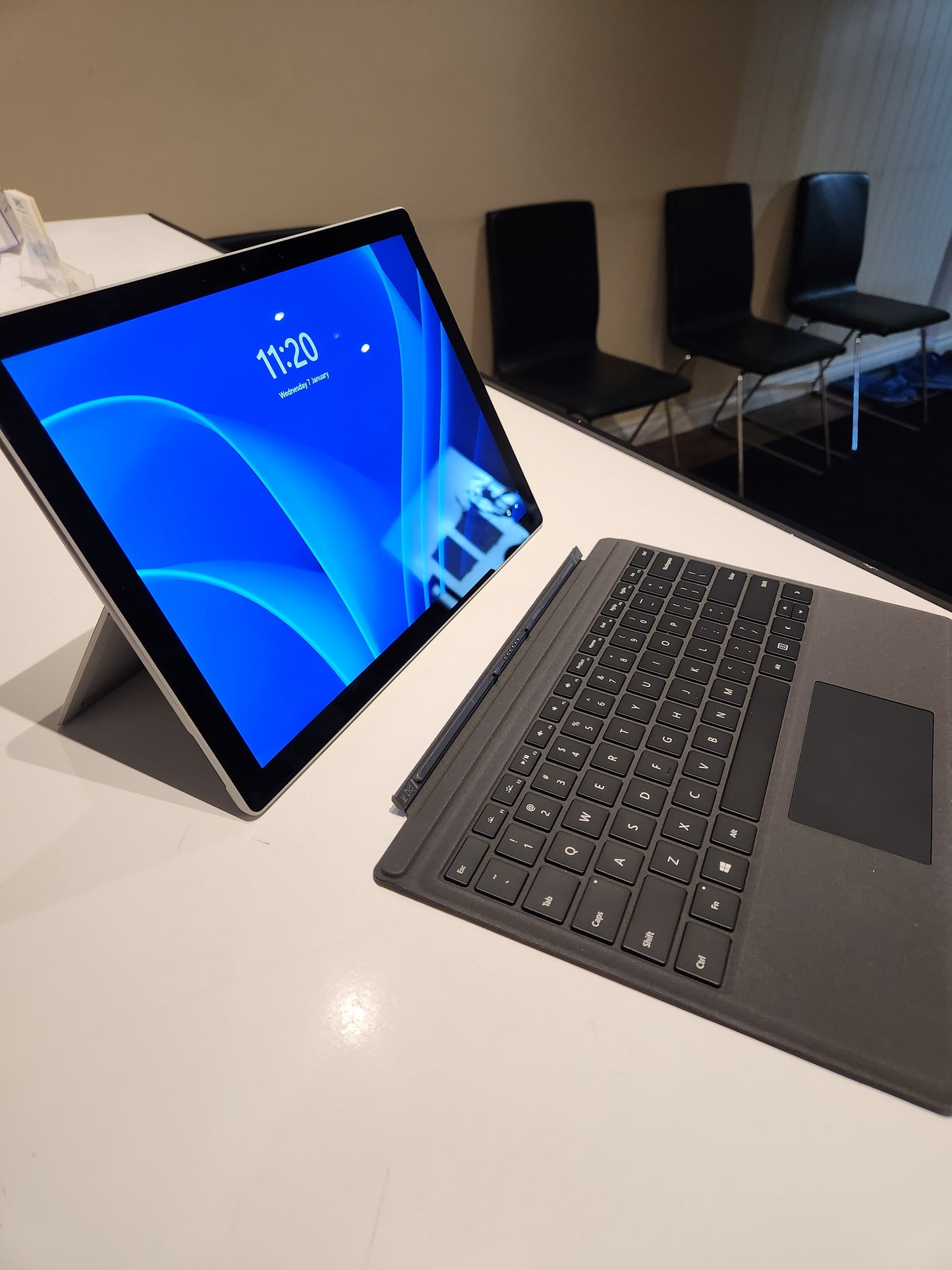 Refurbished Microsoft Surface Pro 7 (i5-10gen 8gb ram 256gb ssd ) good condition