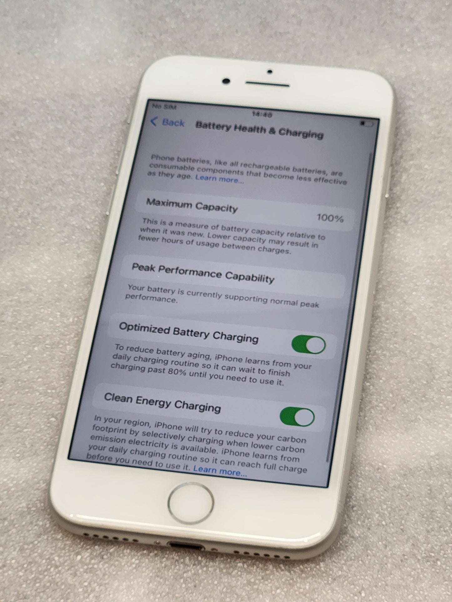 used iPhone 8 unlocked 64GB white  Good condition (8/10) new battery