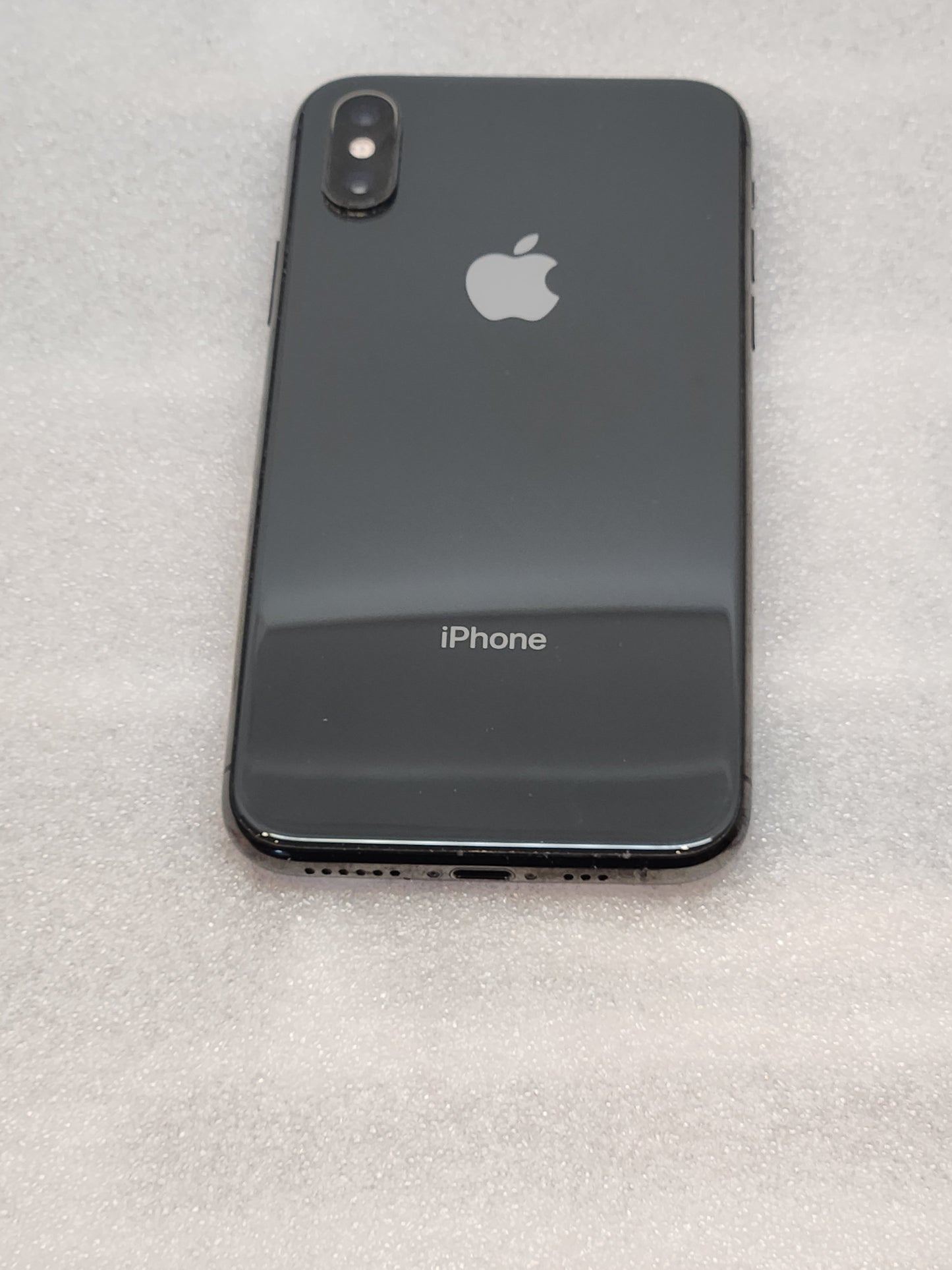 Refurbished iPhone XS unlocked 64GB Black color good condition new battery