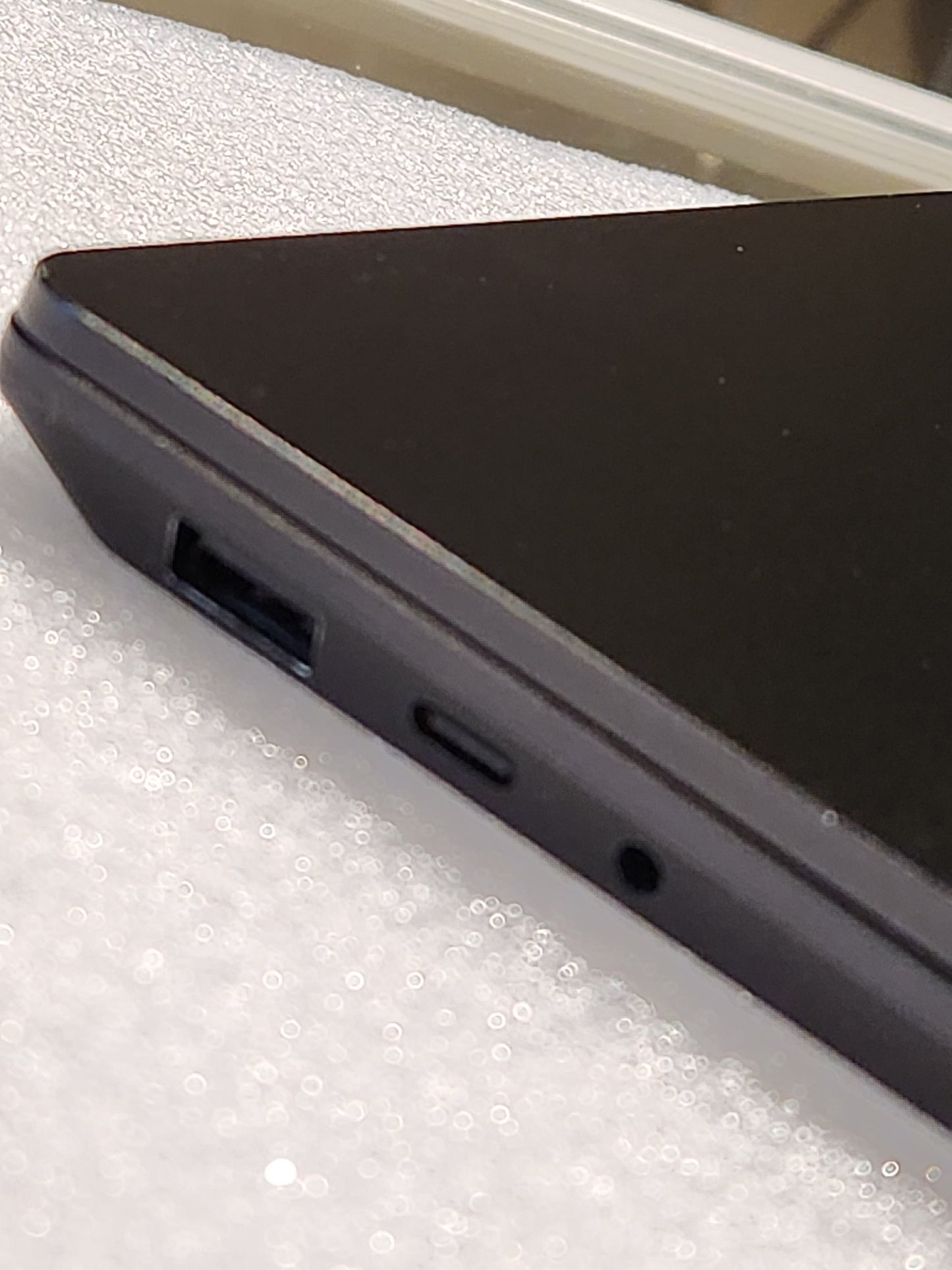 Refurbished Microsoft surface laptop 5 (13inch i5-12gen 16gb ddr5 256gb ssd). Good condition