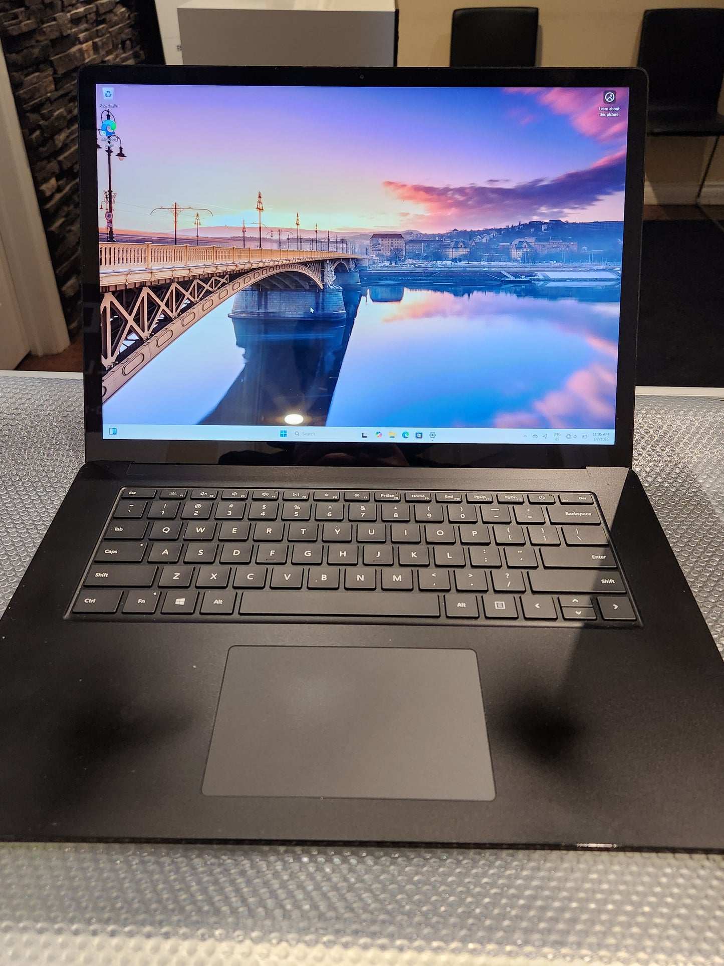 Refurbished Microsoft surface laptop 3 (15-inch i7-10gen 1.3 GHz 16gb ram 500gb ssd) fair condition