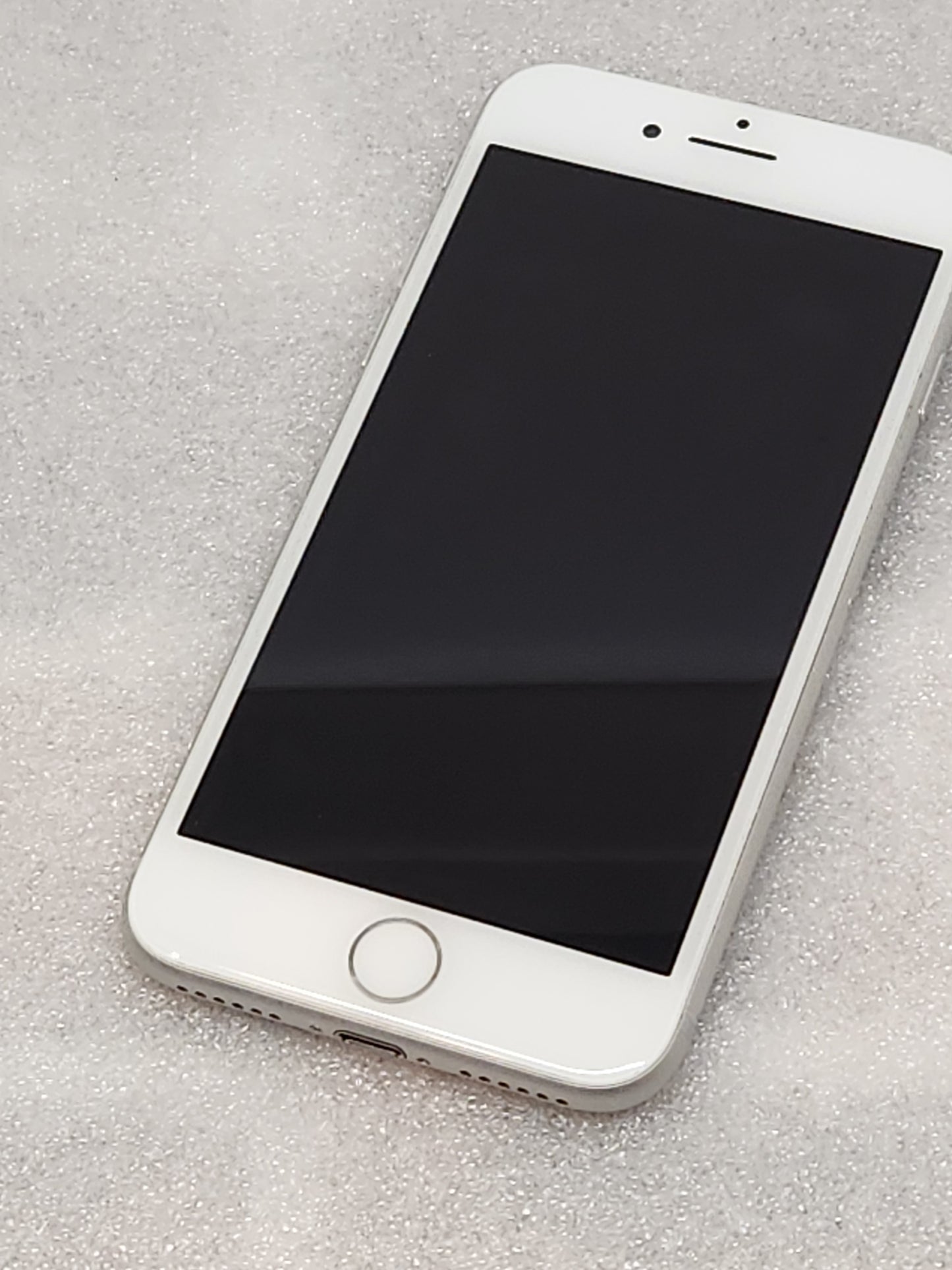 used iPhone 8 unlocked 64GB white  Good condition (8/10) new battery