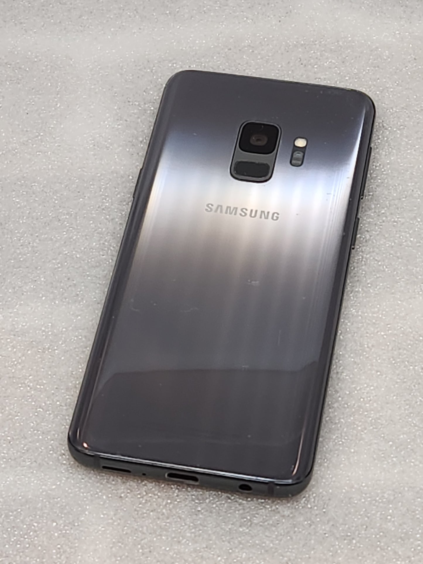 used samsung galaxy s9 unlocked 64GB  good condition