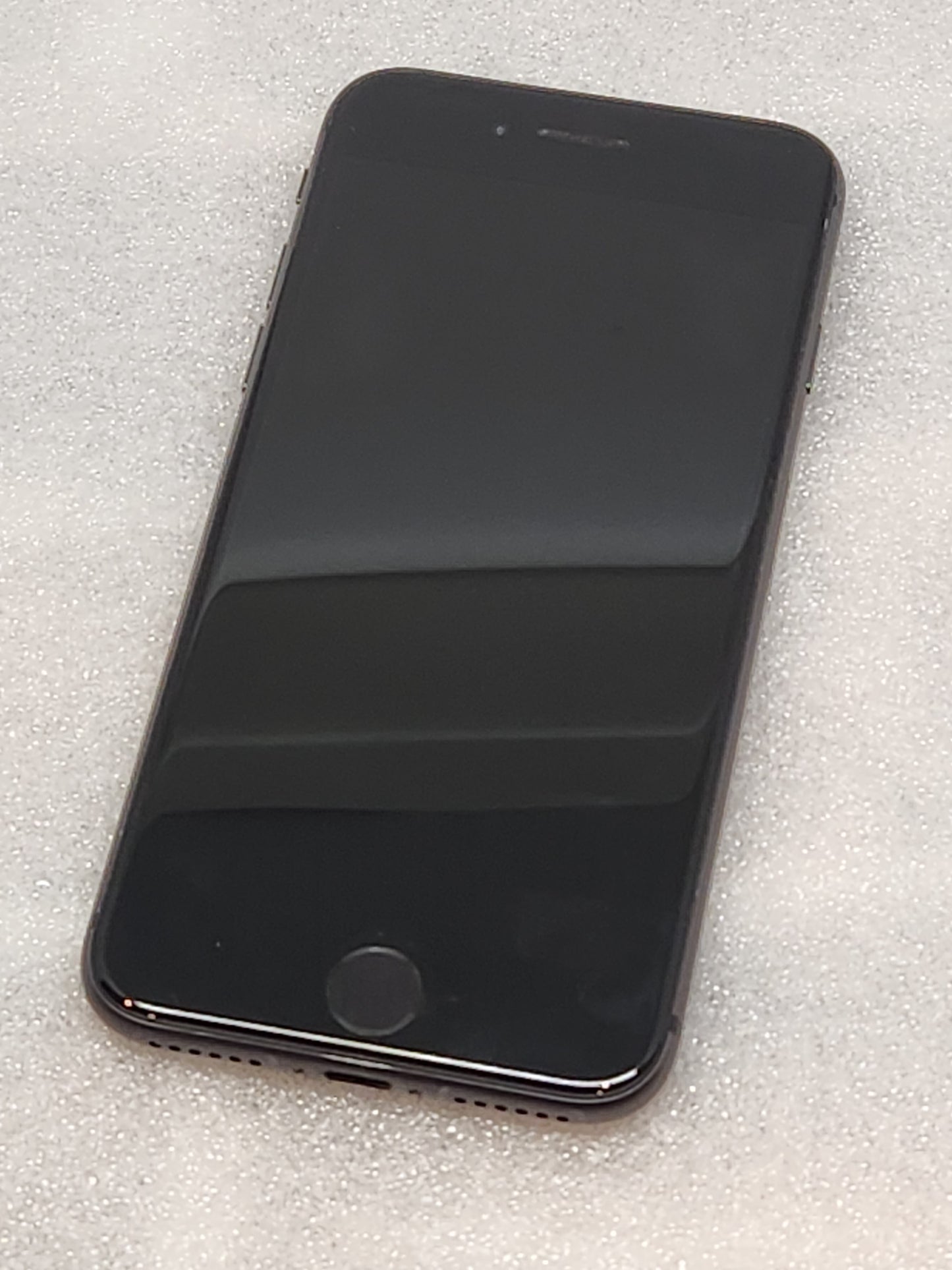 used iPhone 8 unlocked 64GB white  Good condition (8/10) new battery