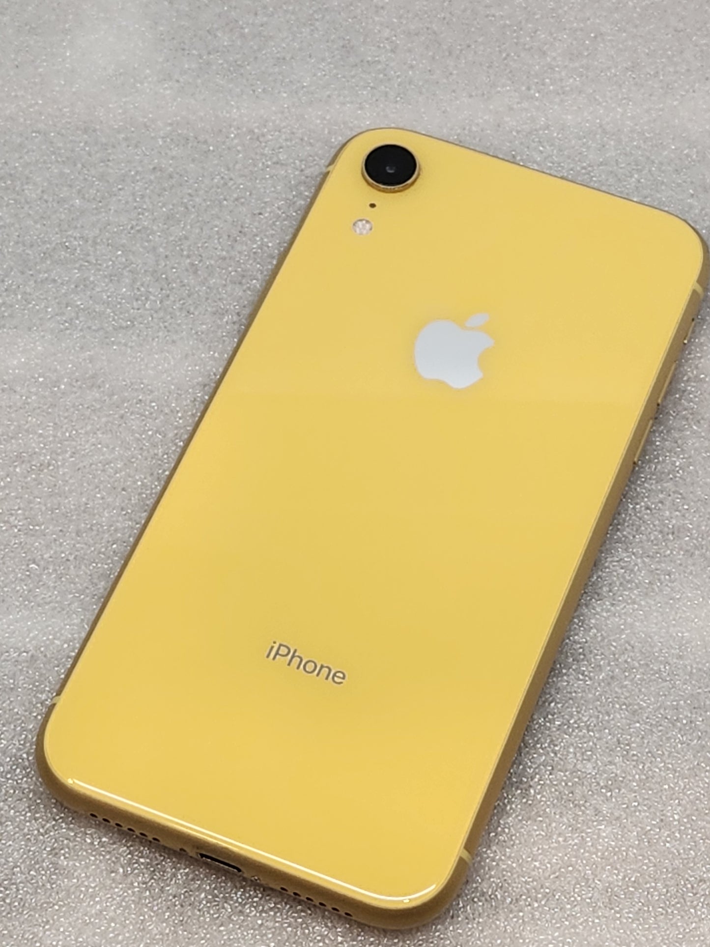 used iphone xr 128GB yellow unlocked  Good condition